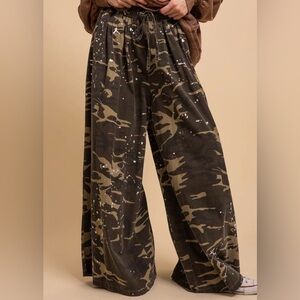 NWT Blue Velvet Camo Paint Splatter Wide-Leg Pants Size M/L